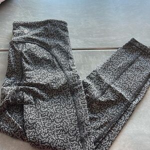 Athleta leggings with pockets size small